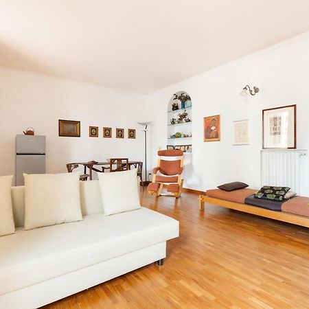 Cozy Apt With Balcony - Porta Romana District ミラノ エクステリア 写真