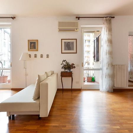 Cozy Apt With Balcony - Porta Romana District ミラノ エクステリア 写真