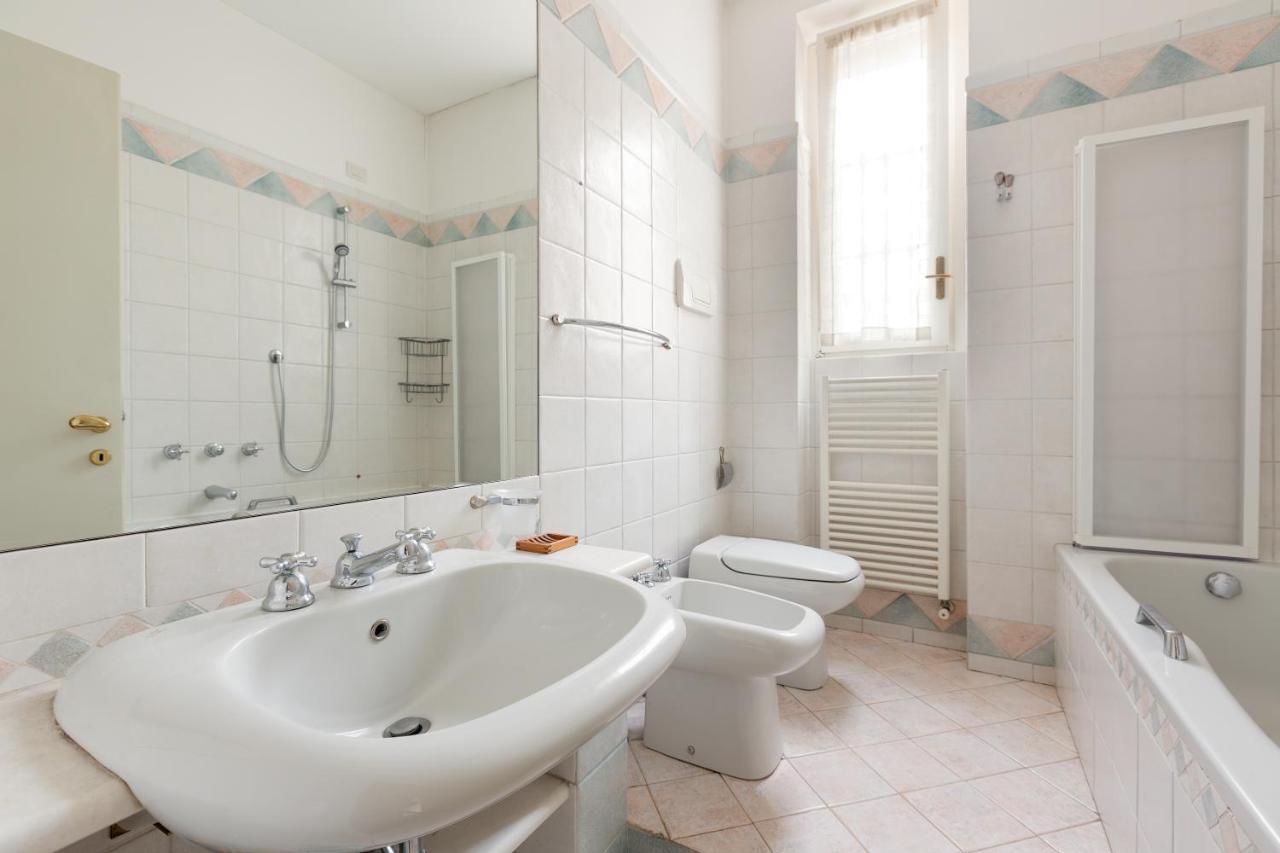 Cozy Apt With Balcony - Porta Romana District ミラノ エクステリア 写真